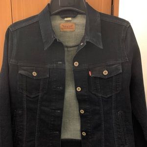 Women’s Levi’s denim jacket large